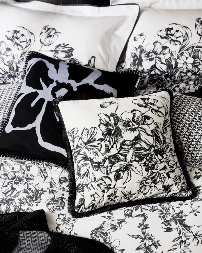 Ted Baker Audina Elegance bloemenkussen wit huishoudartikelen verzameling 6R02N2091