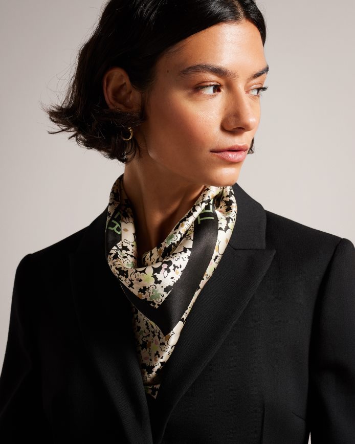 Ted Baker Zebbaa ditsy gebloemde vierkante satijnen sjaal zwart accessoires vrouwen 6R02N952